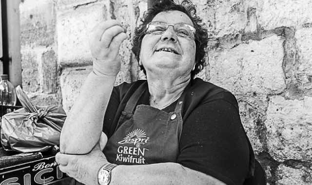 Bari e la sua gestualit: viaggio nell'antica e variopinta comunicazione non verbale